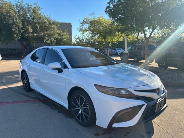 Used 2024 Toyota Camry SE FWD image 3