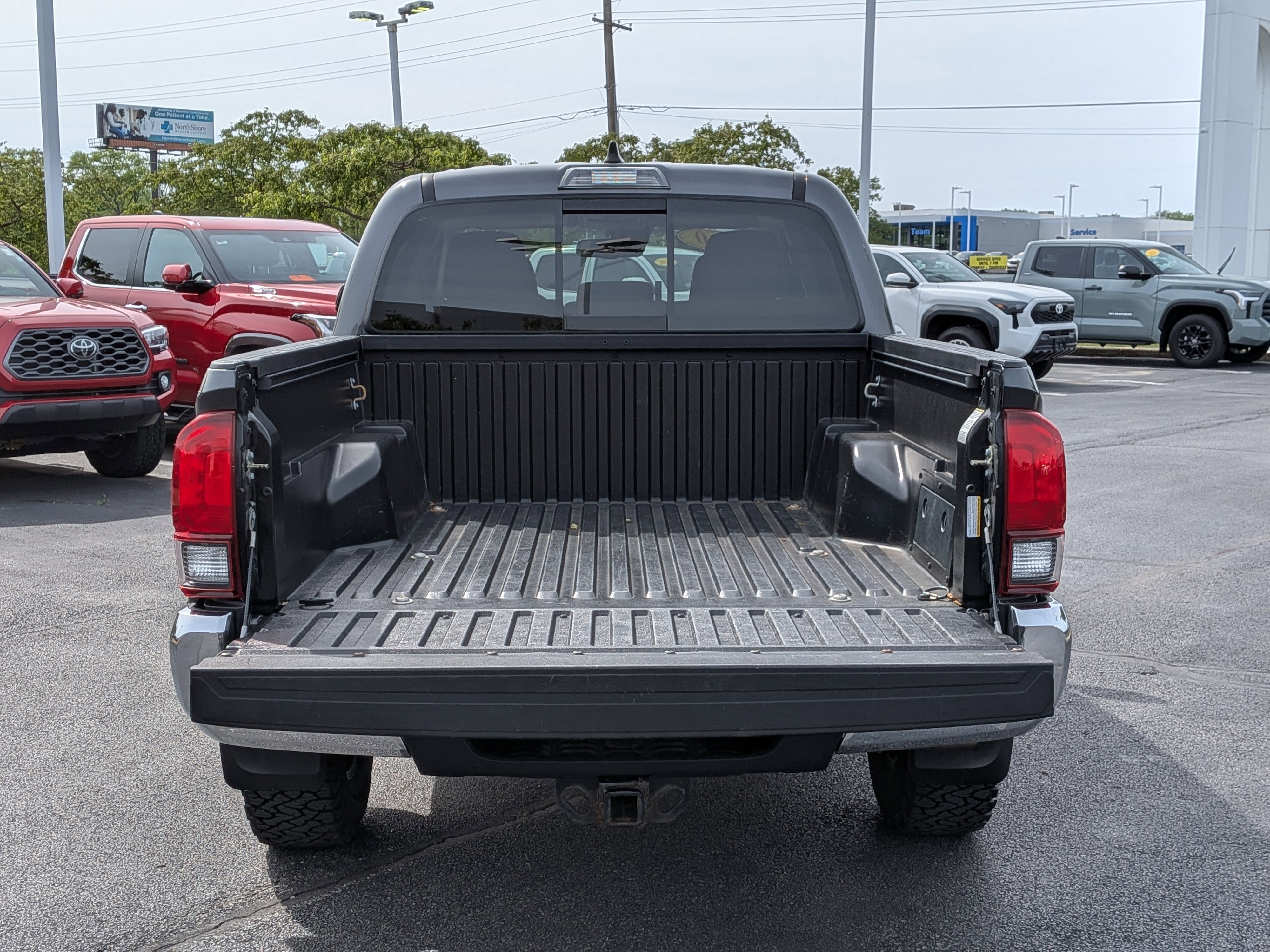 Used 2020 Toyota Tacoma SR5 AWD/4WD image 8