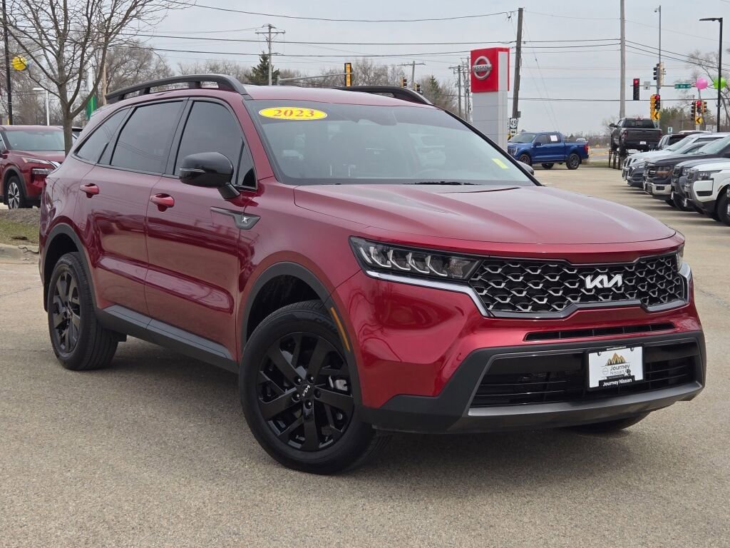 Used 2023 Kia Sorento S image 3