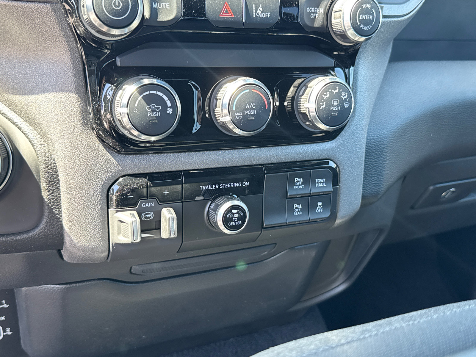 New 2025 RAM 1500 Tradesman w/ Night Edition AWD/4WD image 13
