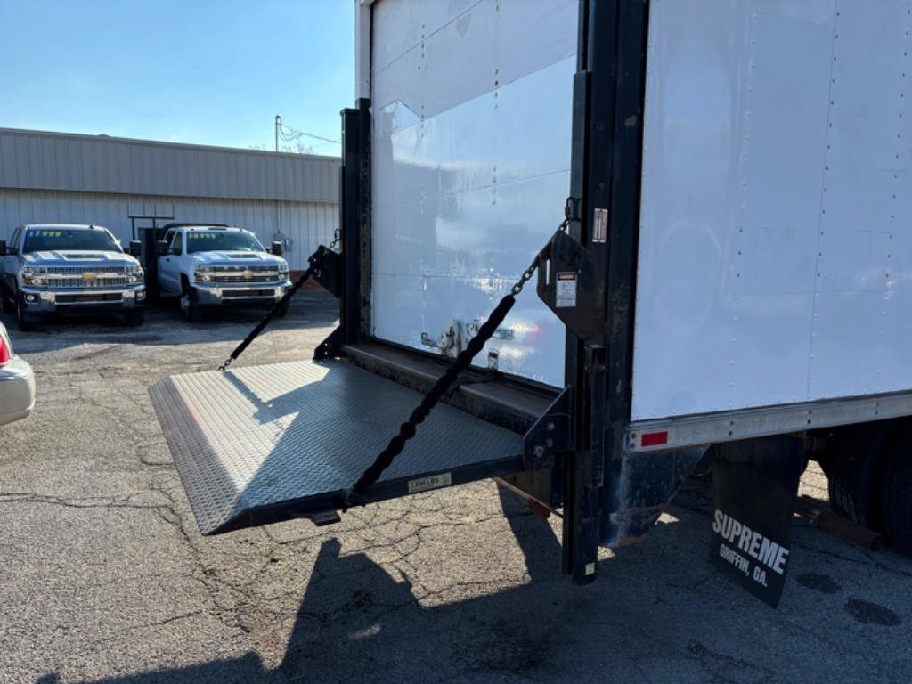 Used 2004 Ford E-350 and Econoline 350 Super Duty RWD image 6