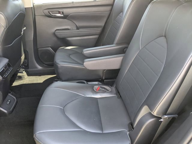 Used 2020 Toyota Highlander XLE image 13