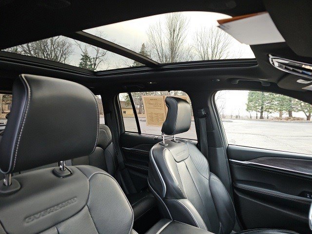 Used 2023 Jeep Grand Cherokee Overland w/ Luxury Tech Group IV image 13