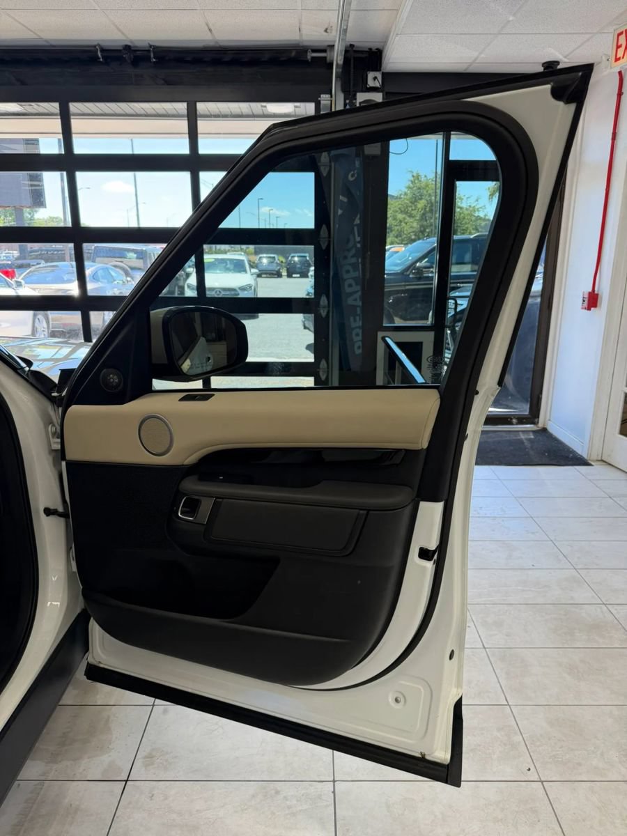 Used 2020 Land Rover Discovery SE AWD/4WD image 26
