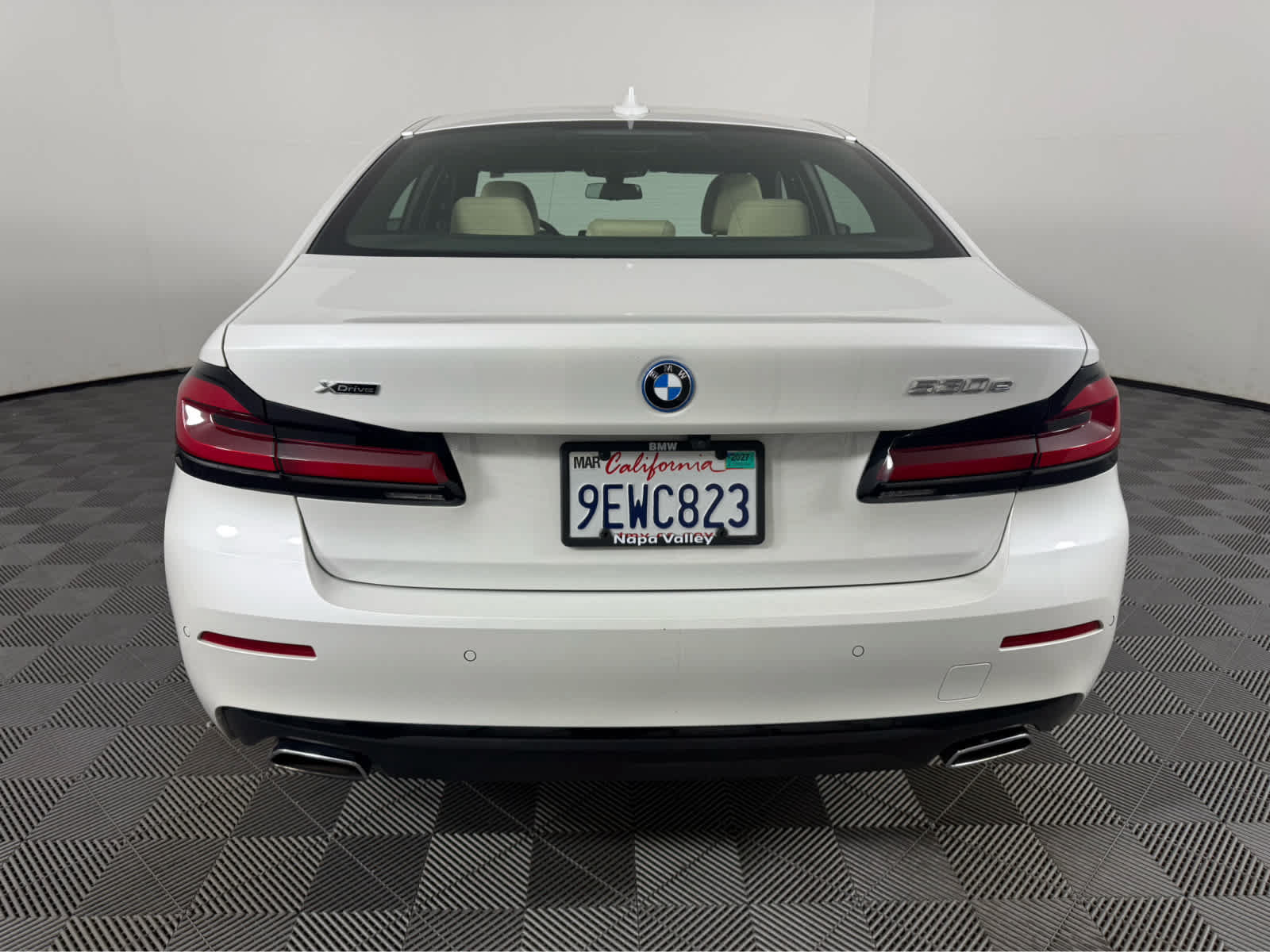 Used 2023 BMW 530e xDrive w/ Convenience Package AWD/4WD image 4
