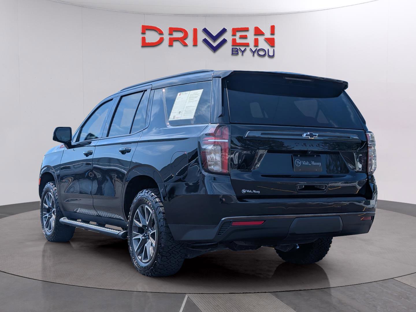 Used 2022 Chevrolet Tahoe Z71 w/ Luxury Package AWD/4WD image 3