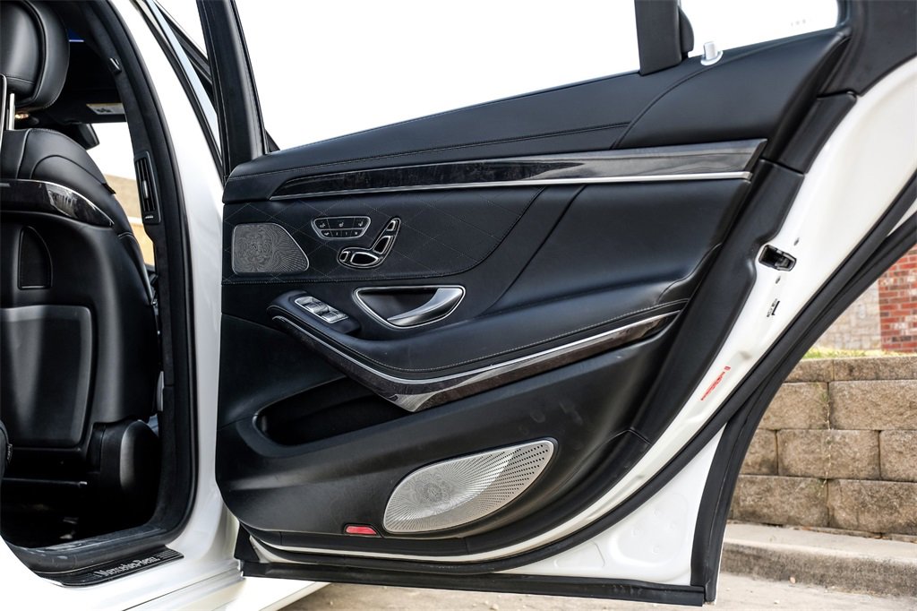Used 2019 Mercedes-Benz S 560e w/ AMG Line Exterior image 55