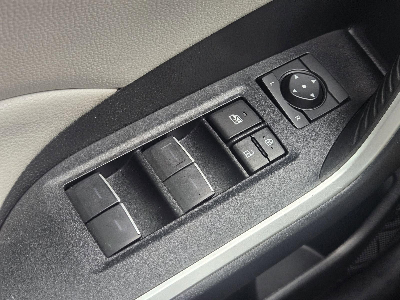 Used 2023 Toyota RAV4 XLE Premium image 24