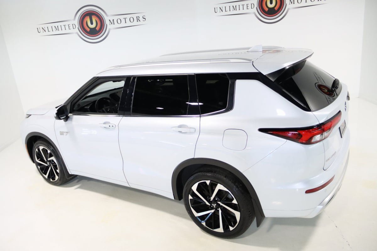 Used 2024 Mitsubishi Outlander 4WD Plug-In Hybrid image 14