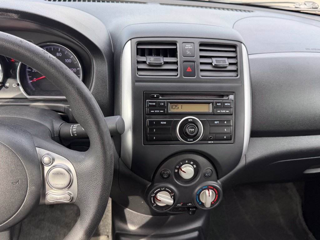 Used 2014 Nissan Versa SV FWD image 21