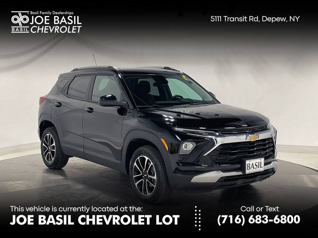 Used 2025 Chevrolet TrailBlazer LT w/ LT Cold Weather Package AWD/4WD image 1