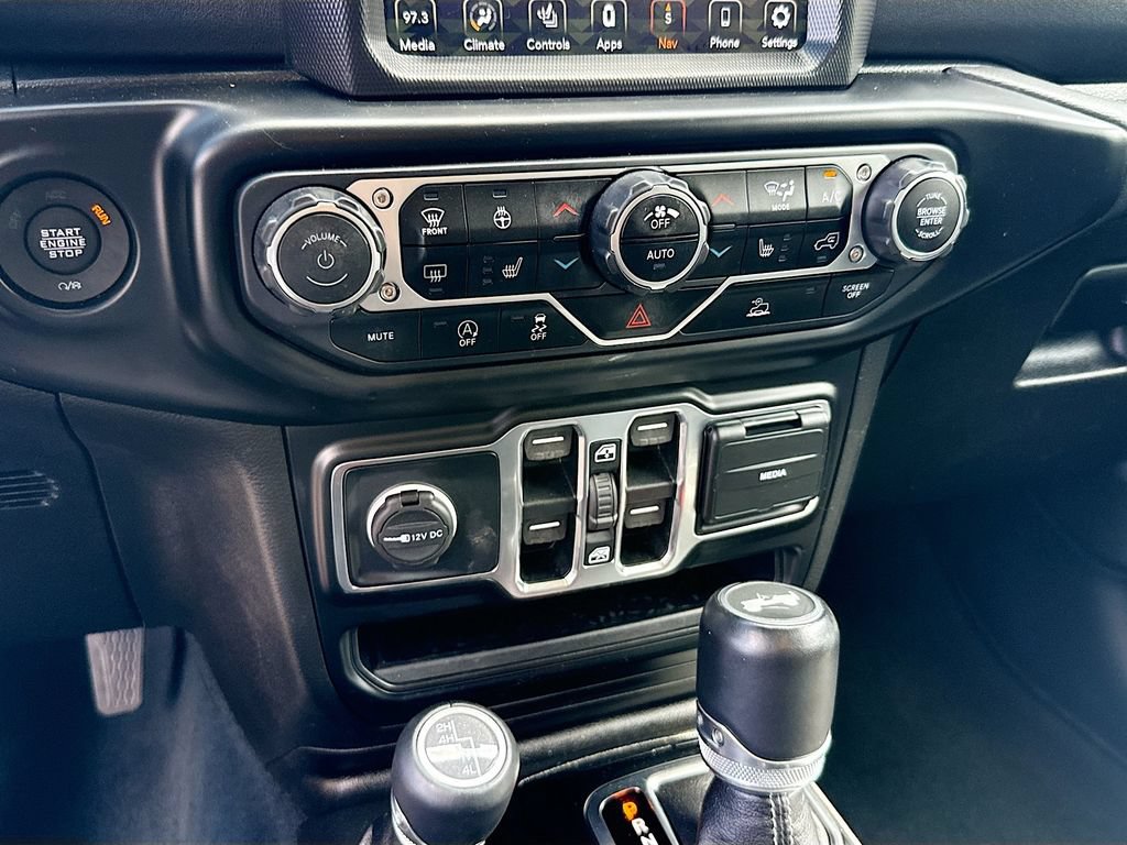 Used 2022 Jeep Wrangler Unlimited Sahara w/ Cold Weather Group AWD/4WD image 17