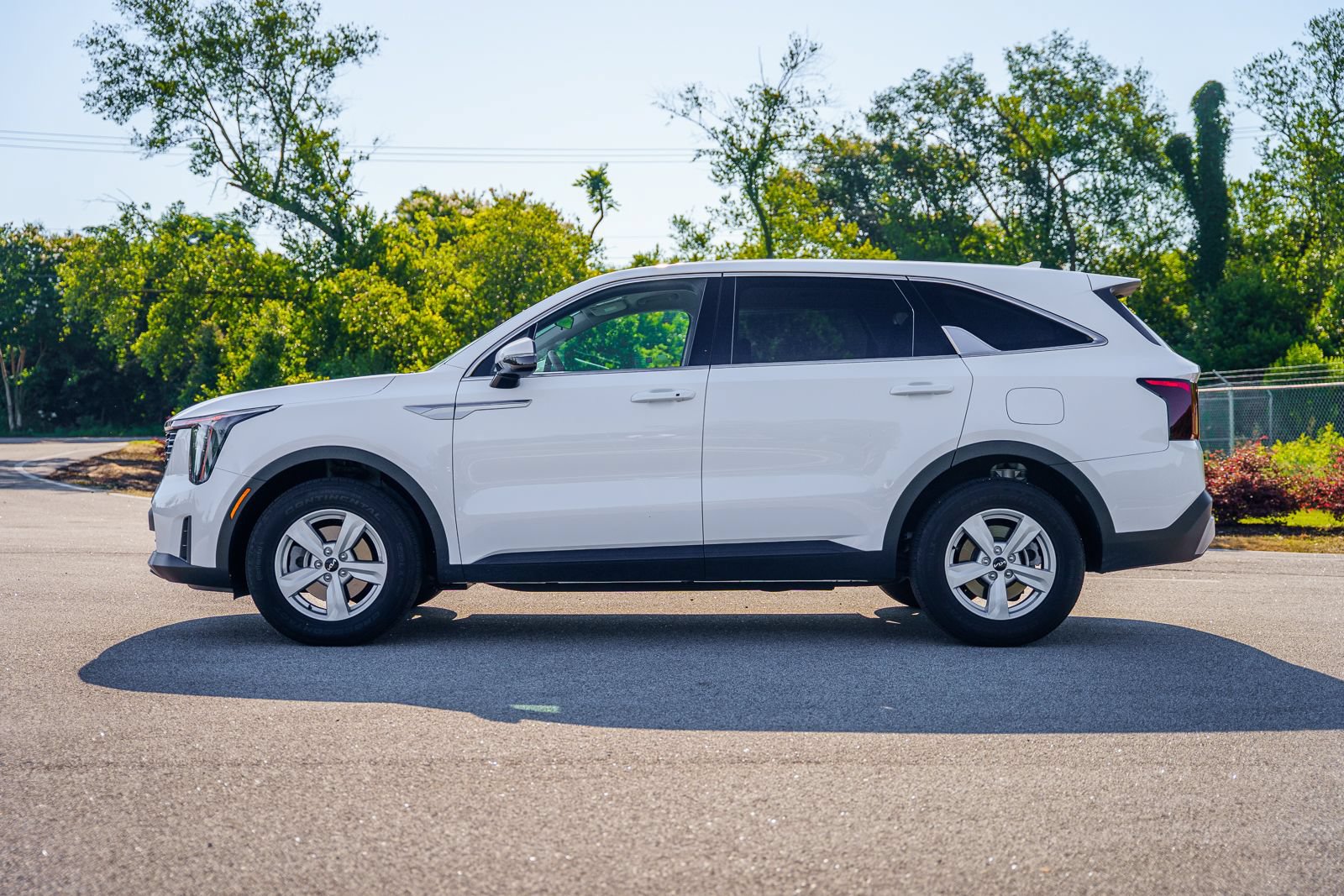 Used 2025 Kia Sorento LX FWD image 4