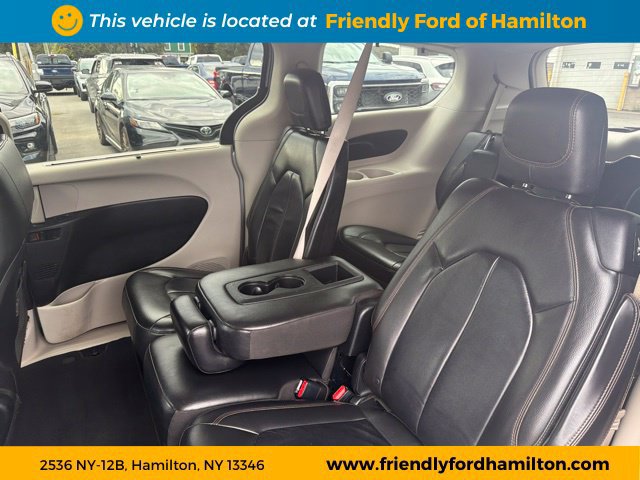 Used 2017 Chrysler Pacifica Touring-L w/ Tire & Wheel Group FWD image 44