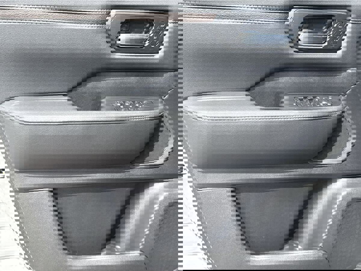 New 2026 Nissan Armada SL w/ Captain's Chari Seat Package image 19