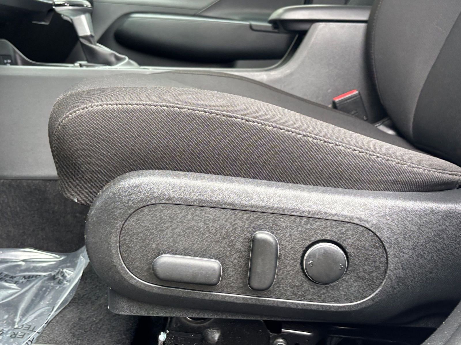 Used 2025 Hyundai Kona SEL image 28