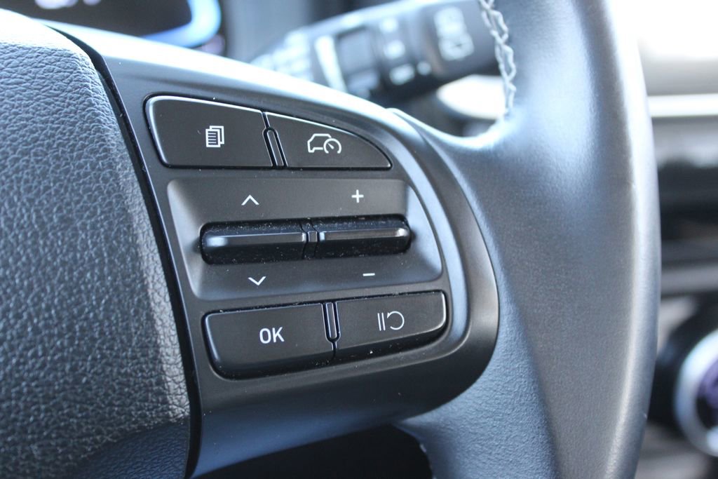Used 2025 Hyundai Venue SEL FWD image 29