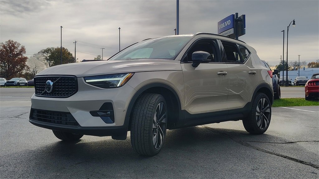 New 2026 Volvo XC40 B5 Ultra w/ Climate Package image 6