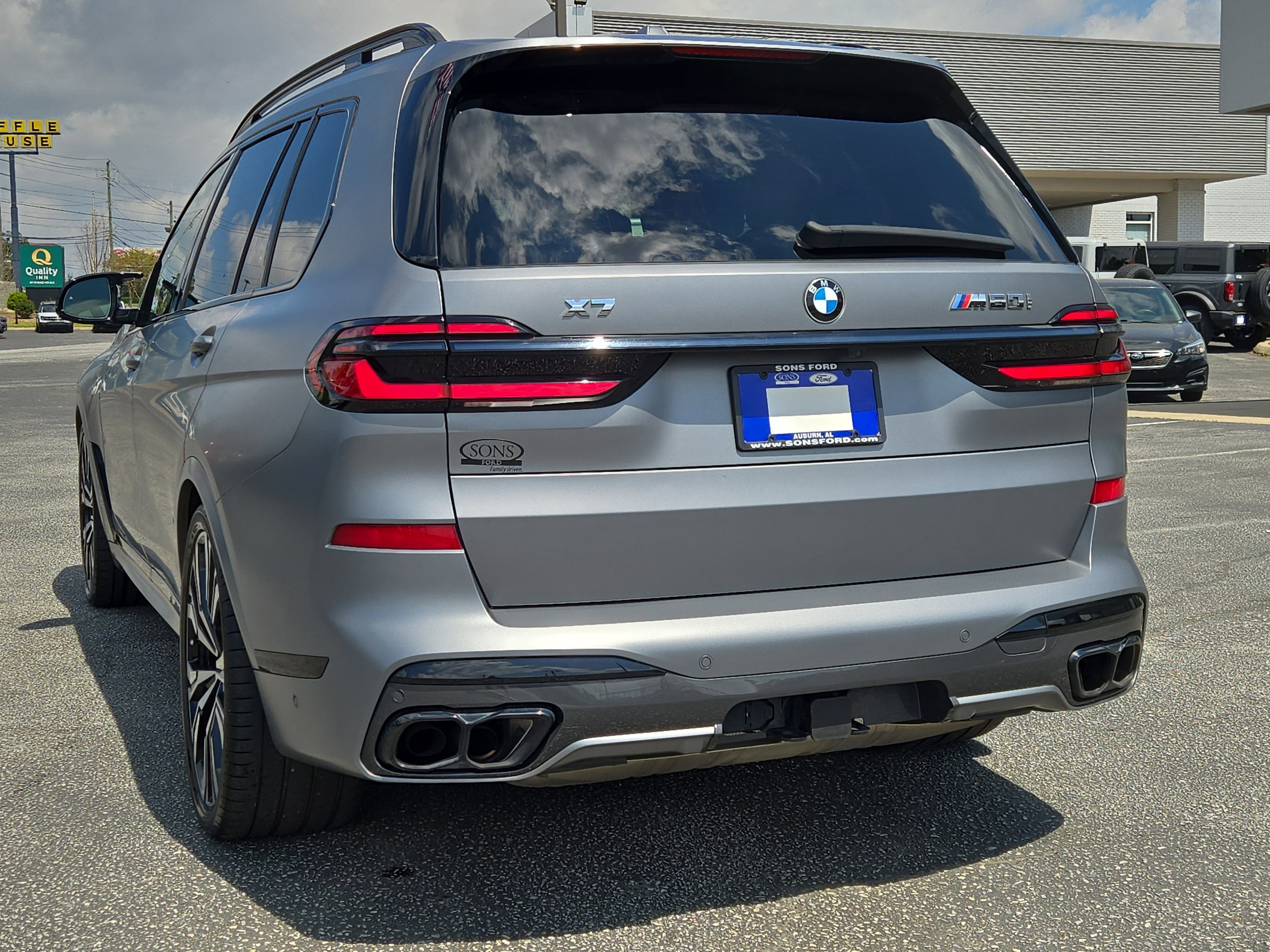 Used 2024 BMW X7 M60i w/ Executive Package image 10