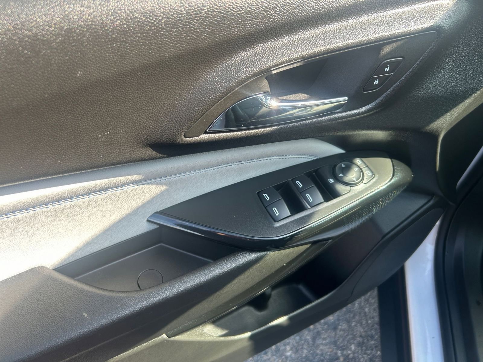 Used 2025 Chevrolet Trax LT w/ LT Convenience Package image 18