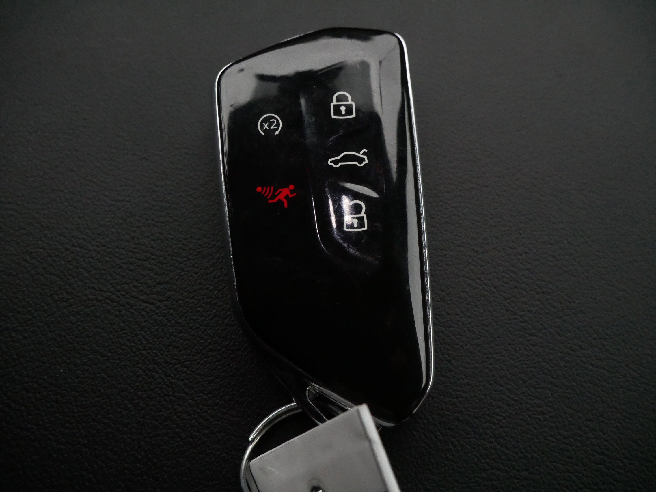 Certified 2025 Volkswagen Atlas Cross Sport SEL R-Line image 35