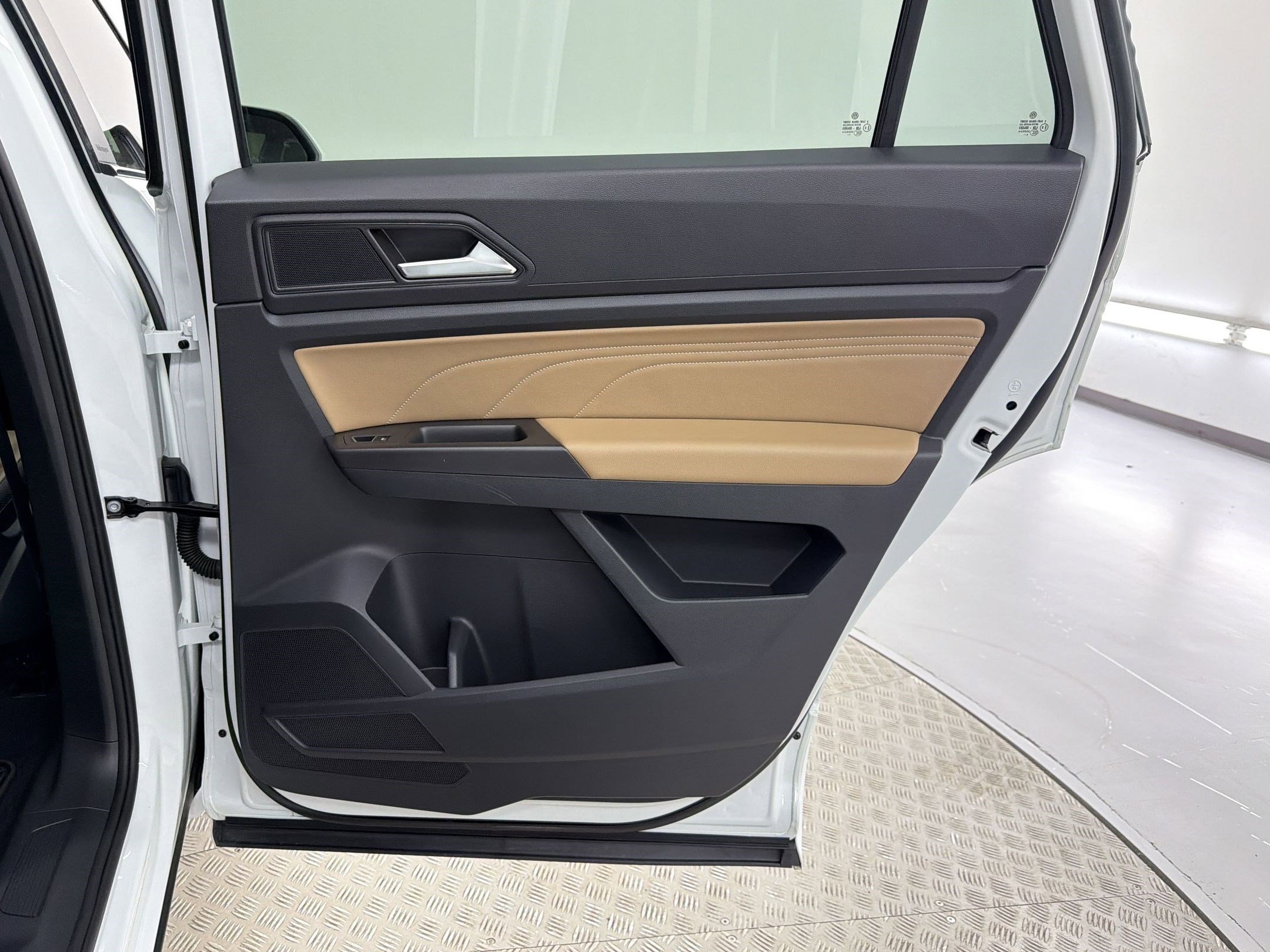 Used 2022 Volkswagen Atlas Cross Sport SEL R-Line image 35