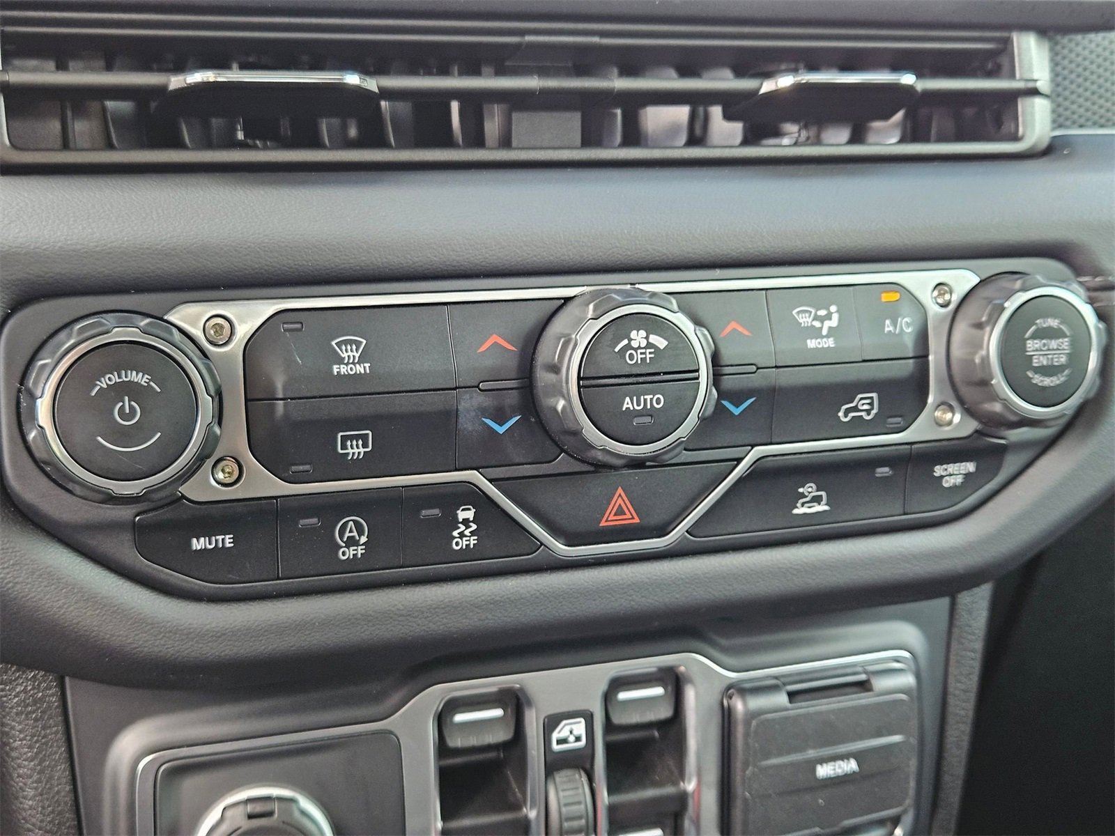 Used 2024 Jeep Gladiator Rubicon image 15