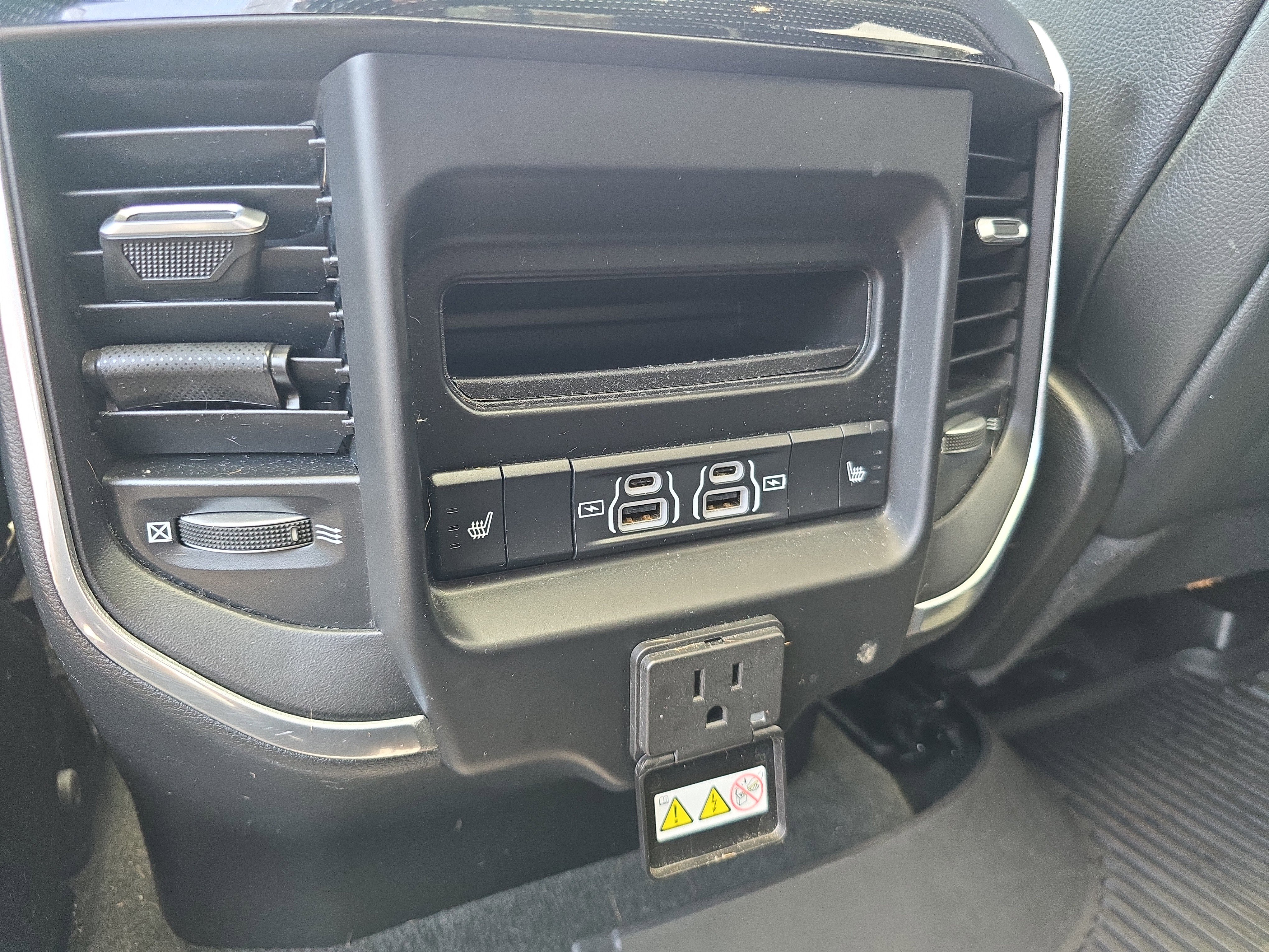 Used 2021 RAM 1500 Laramie AWD/4WD image 17