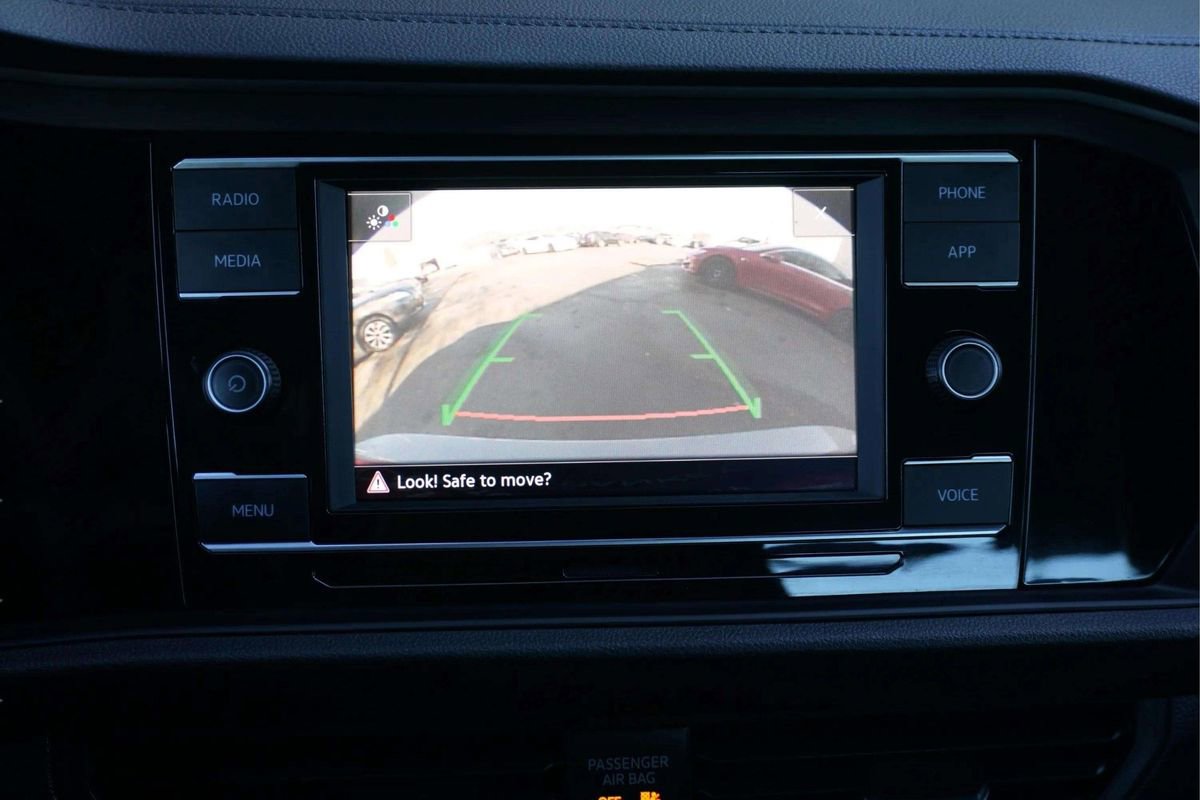 Used 2024 Volkswagen Jetta SE image 31