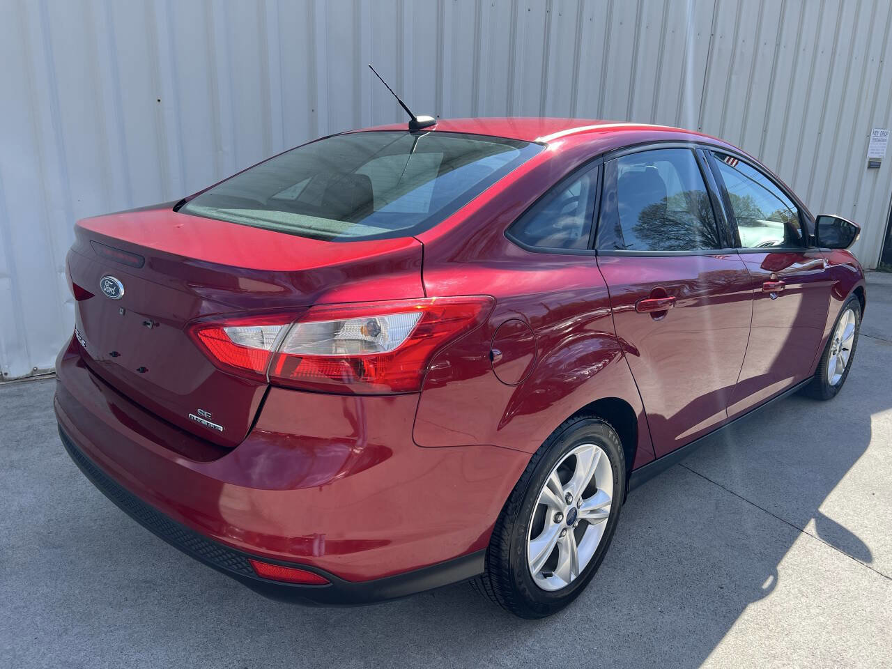 Used 2014 Ford Focus SE w/ SE Winter Package FWD image 3