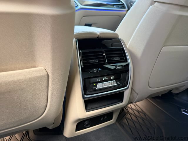 Used 2021 BMW X7 xDrive40i w/ Premium Package AWD/4WD image 16