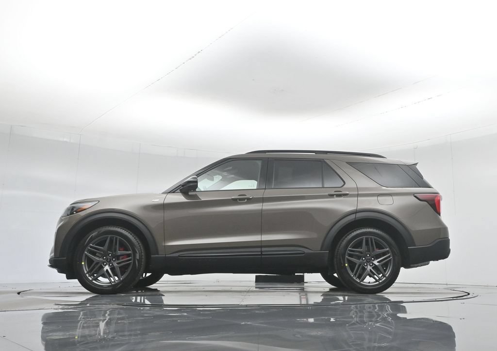 New 2026 Ford Explorer ST-Line w/ ST-Line Street Pack RWD image 4