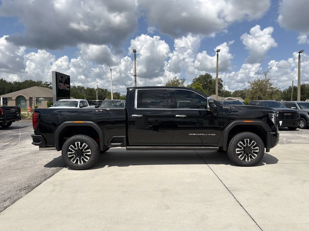 New 2026 GMC Sierra 2500 Denali Ultimate AWD/4WD image 3