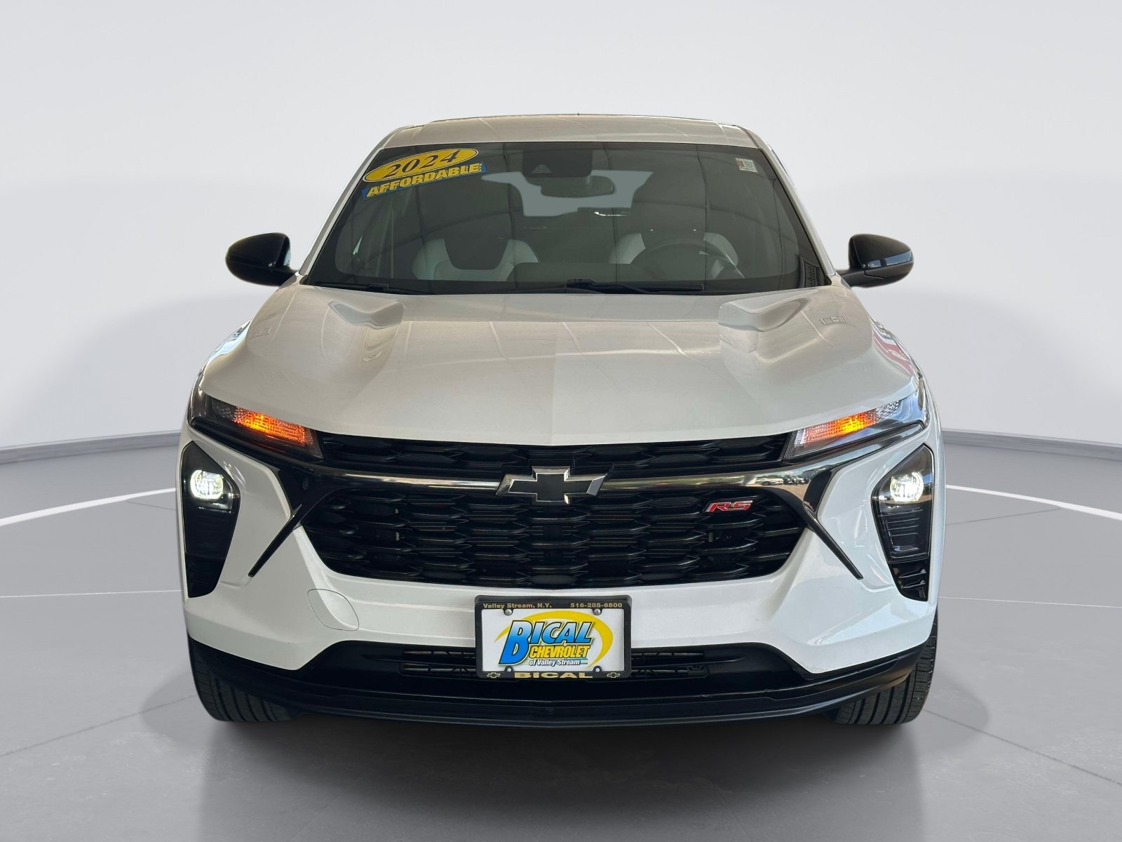 Certified 2024 Chevrolet Trax RS w/ Driver Confidence Package FWD image 2