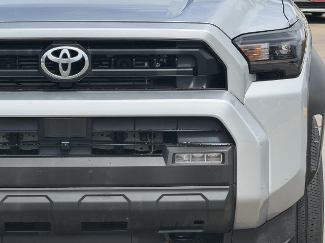 Certified 2025 Toyota 4Runner SR5 AWD/4WD image 4