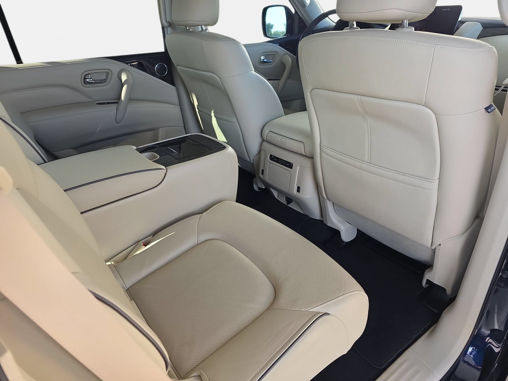 Used 2022 INFINITI QX80 Luxe w/ Cargo Package AWD/4WD image 11