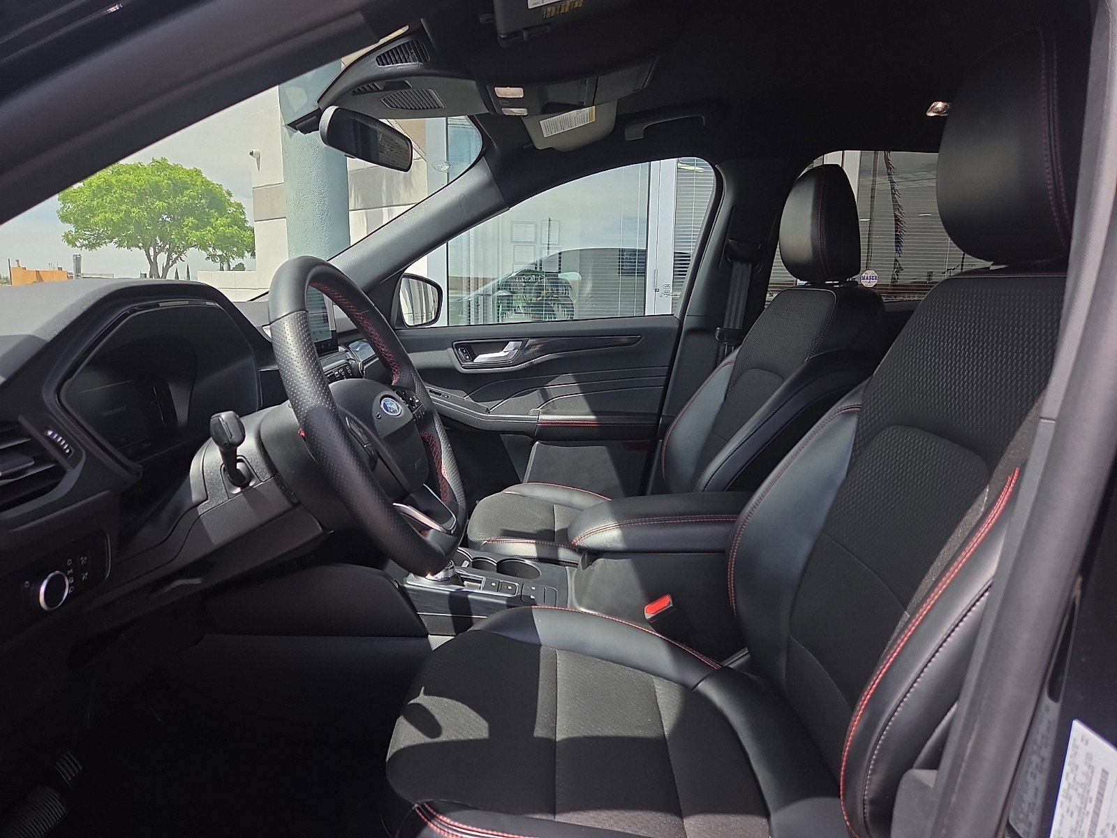 Used 2025 Ford Escape ST-Line AWD/4WD image 9