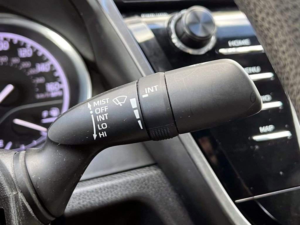 Used 2020 Toyota Camry LE image 27