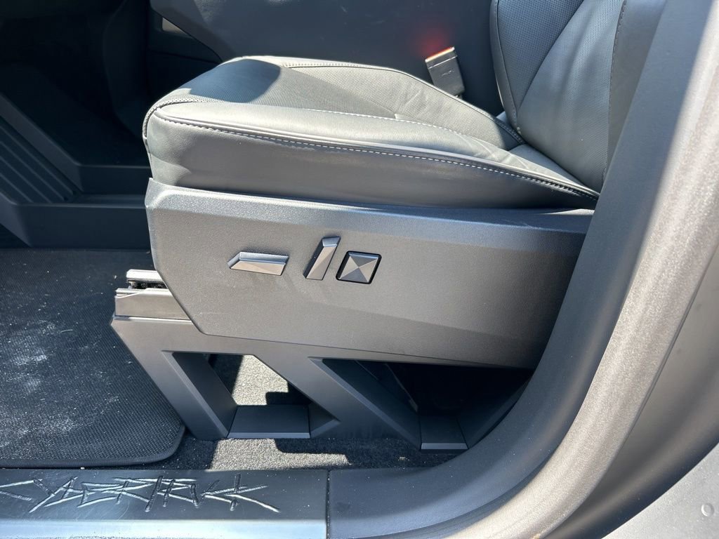 Used 2025 Tesla Cybertruck AWD Crew Cab image 16
