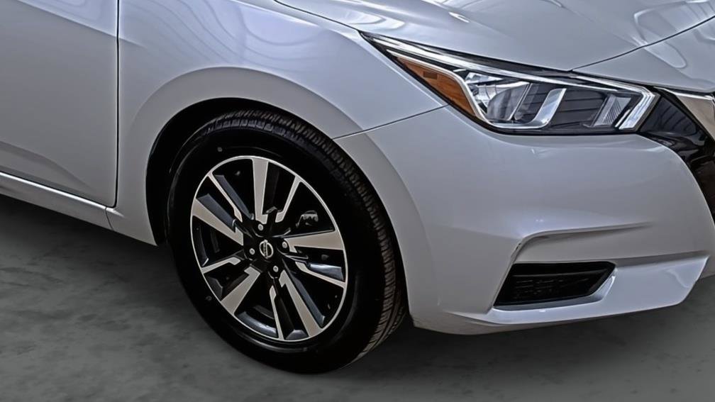 Used 2022 Nissan Versa SV image 14