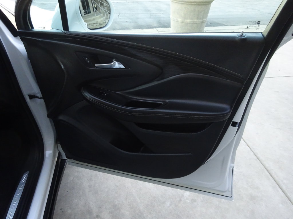 Certified 2017 Buick Envision Essence FWD image 29
