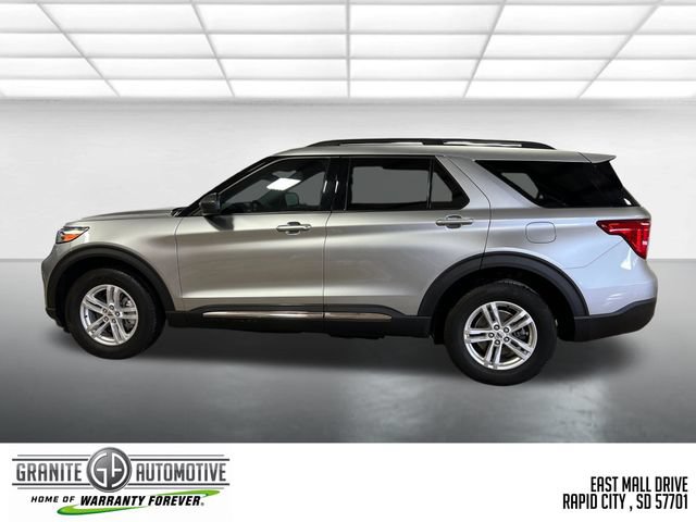 Used 2024 Ford Explorer XLT AWD/4WD image 2
