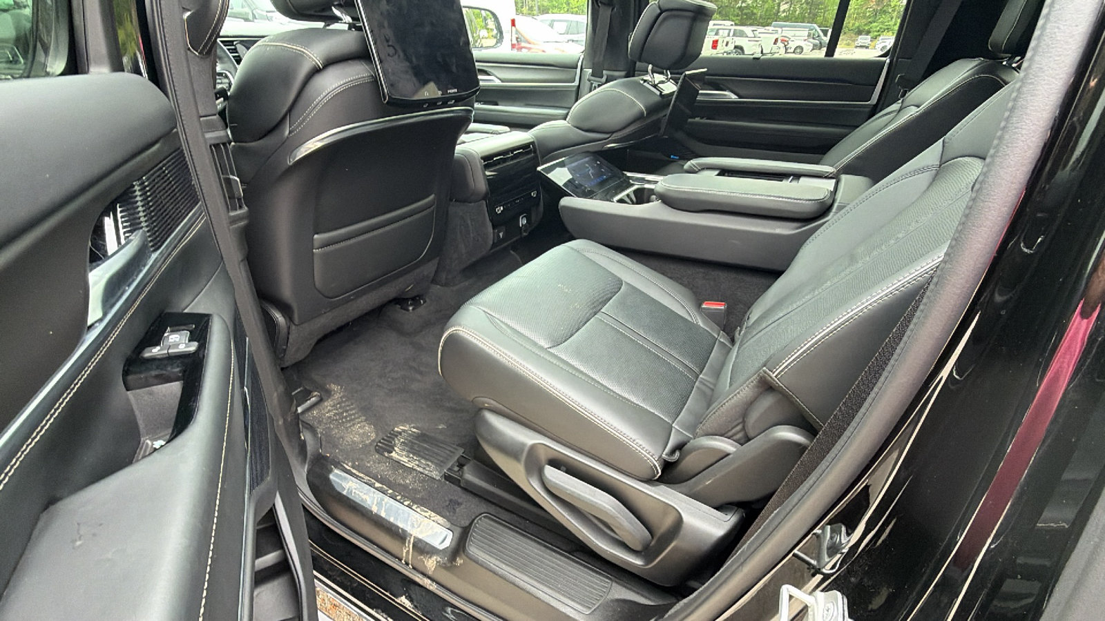 Certified 2025 Jeep Grand Wagoneer Series II Obsidian w/ Quick Order Packagew 28T AWD/4WD image 24
