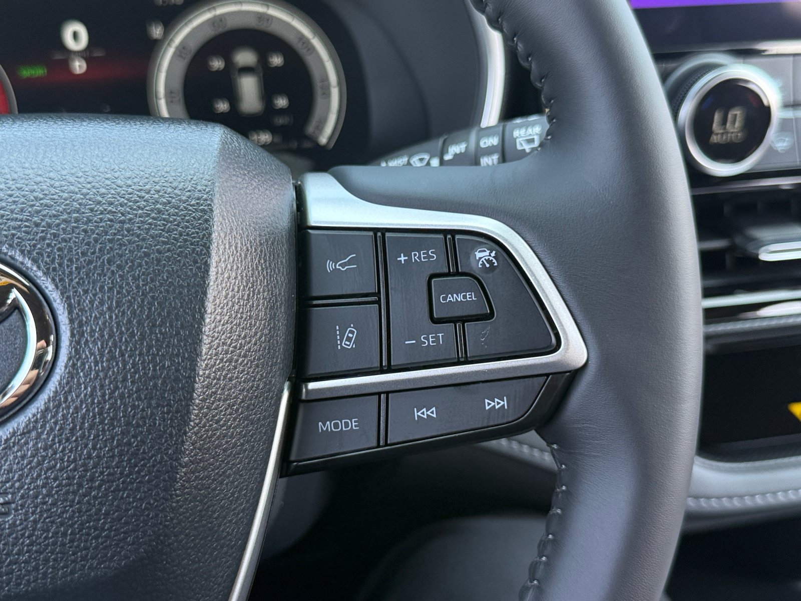 New 2026 Toyota Highlander XSE AWD/4WD image 17