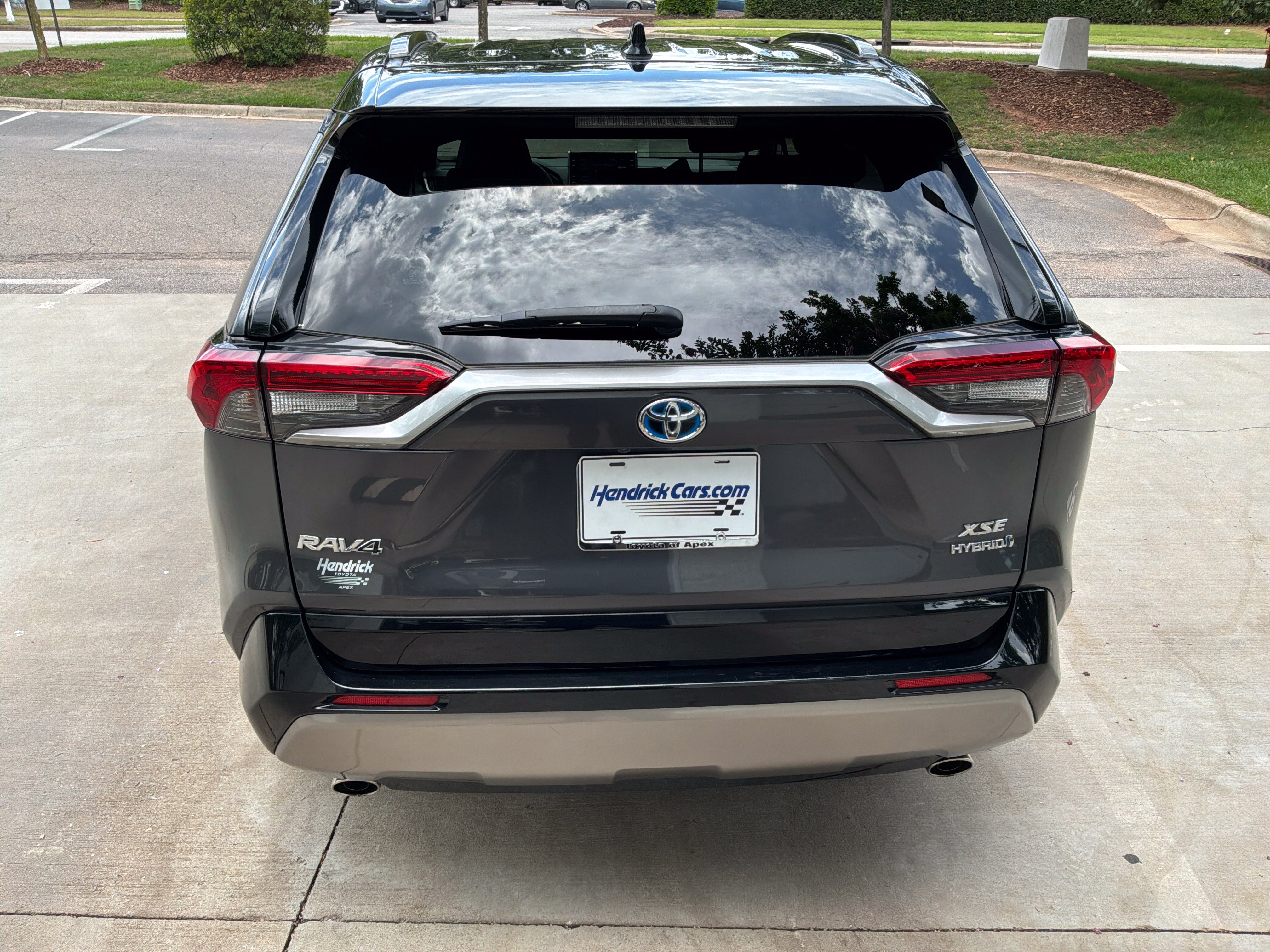 Used 2022 Toyota RAV4 XSE AWD/4WD image 9