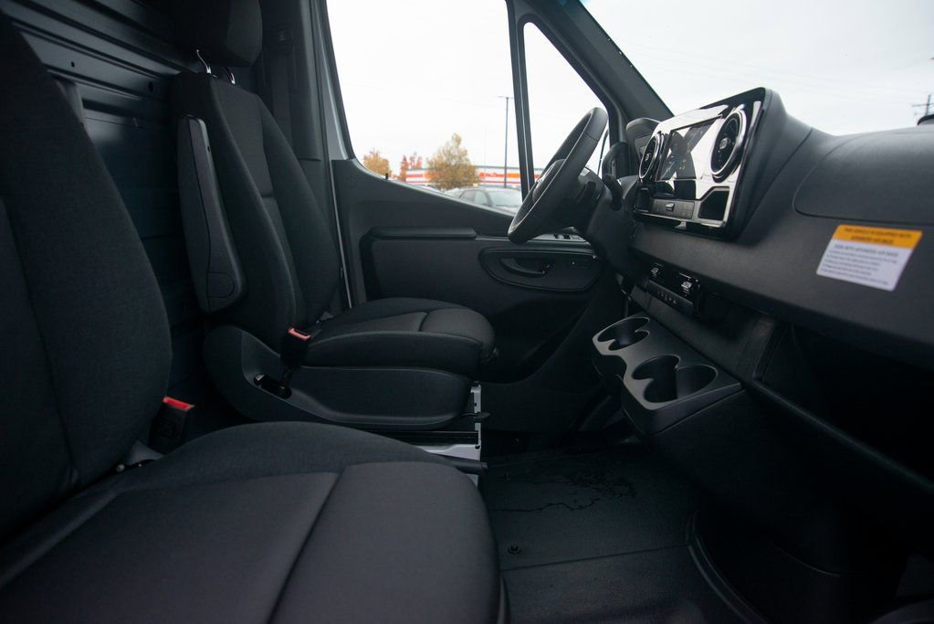 New 2025 Mercedes-Benz Sprinter 4500 image 30