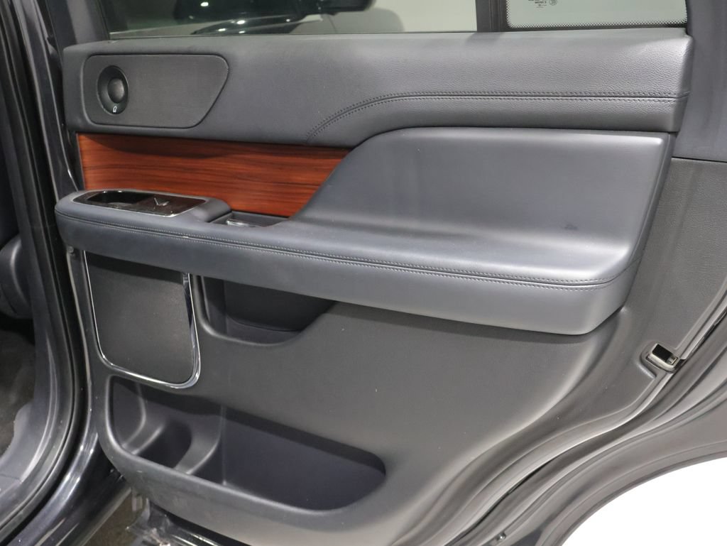 Used 2022 Lincoln Navigator Reserve AWD/4WD image 24