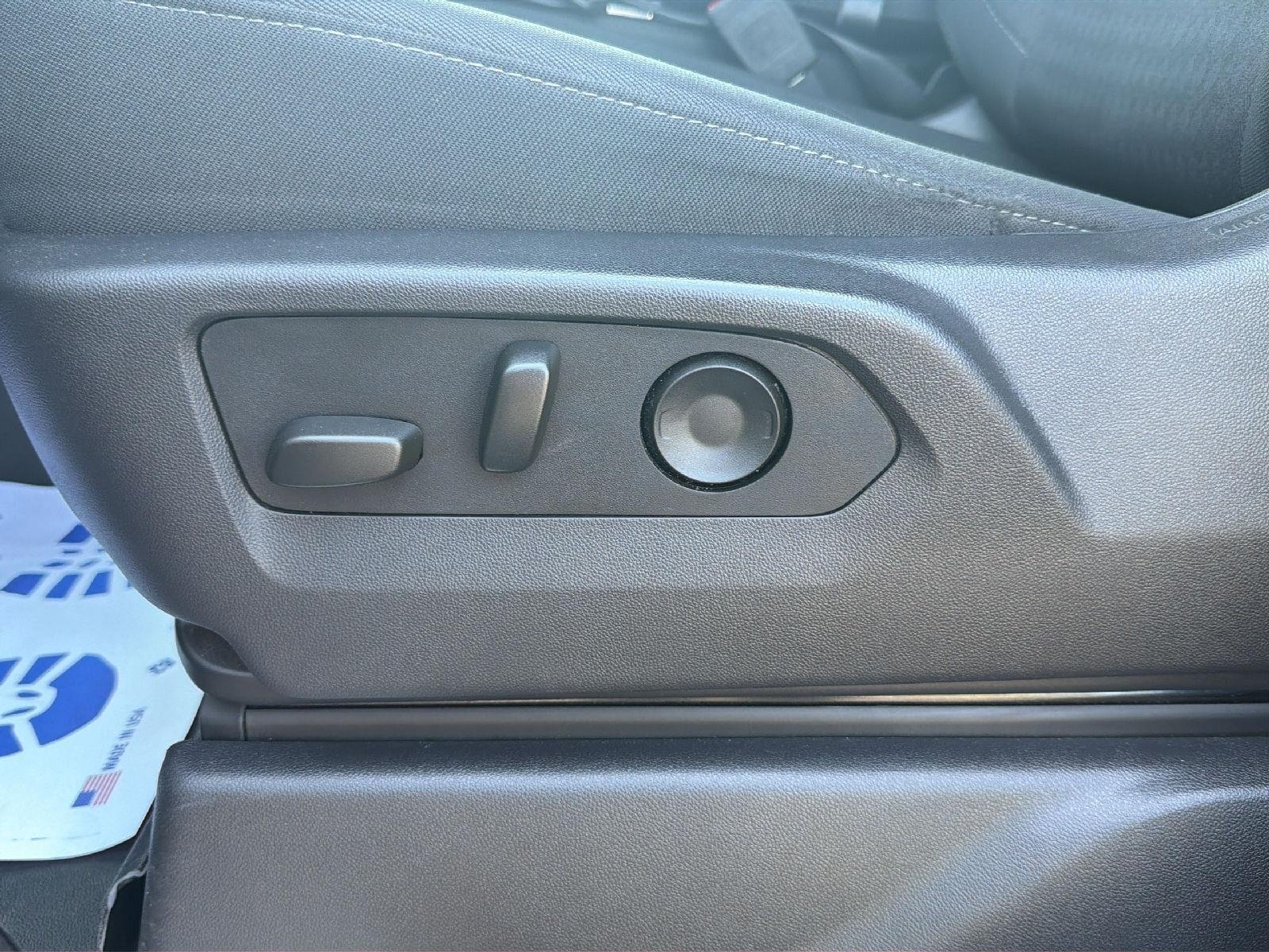 Used 2025 Chevrolet Silverado 1500 LT AWD/4WD image 17