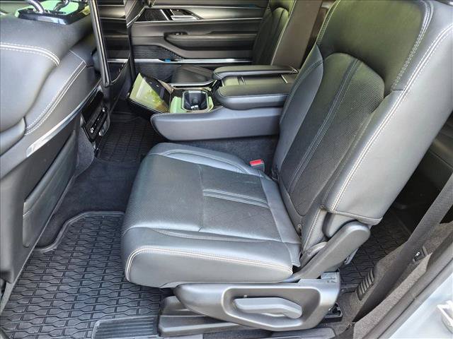 Used 2022 Jeep Grand Wagoneer Series II AWD/4WD image 11