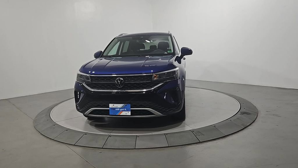 Certified 2024 Volkswagen Taos SE w/ Black Wheel Package image 10